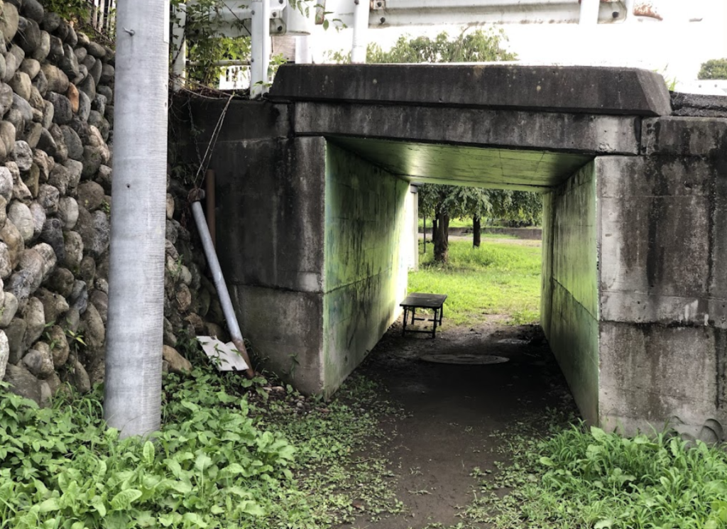 あの花の聖地 けやき公園 9話でつるこがゆきあつとあなるを目撃したトンネル