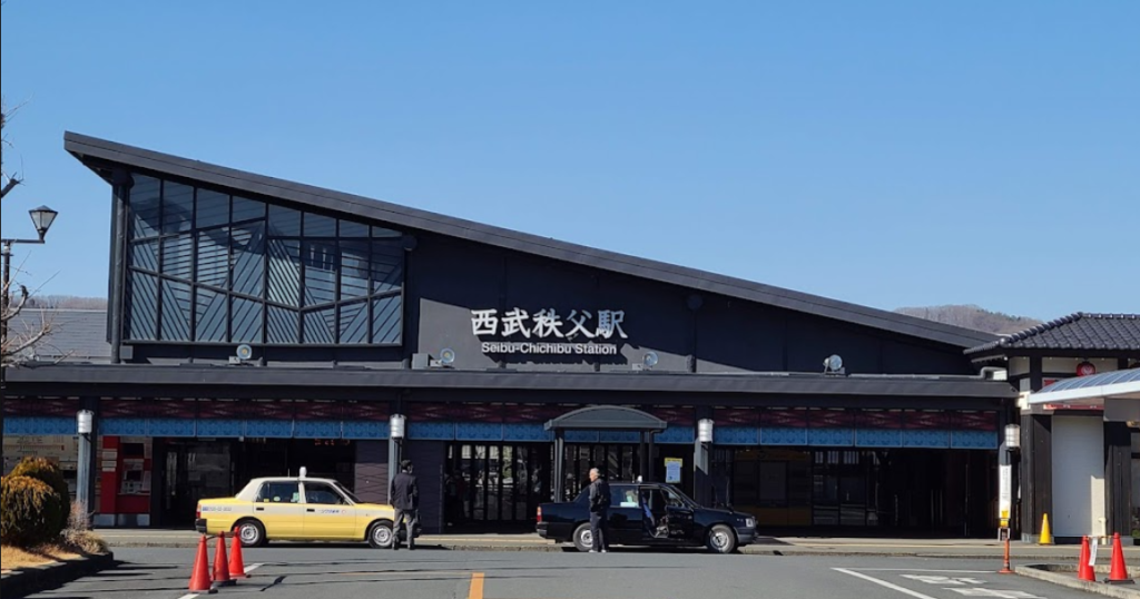 あの花の聖地 西武秩父駅 特徴的な斜めの屋根と駅舎