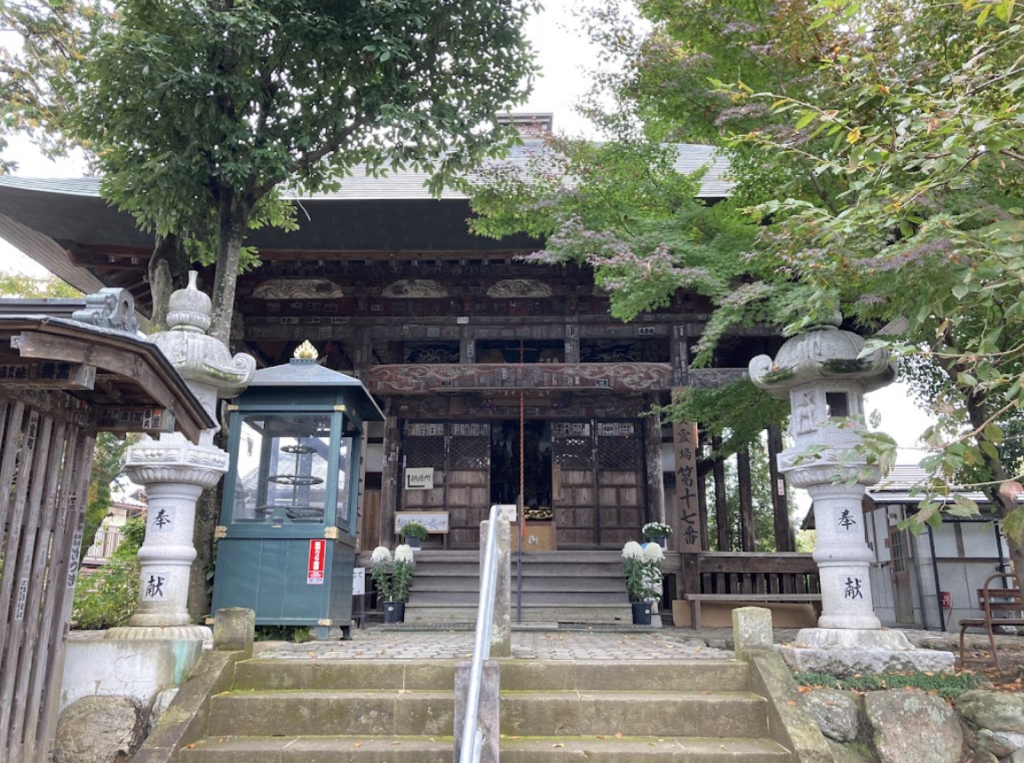 あの花の聖地 秩父札所17番 定林寺の石段と観音堂
