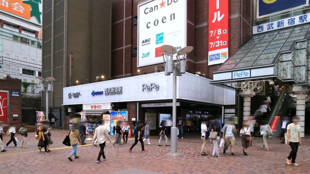 西武新宿駅pepe前広場