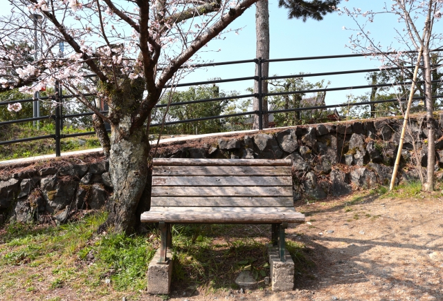 あじろぎの道・久美子ベンチ（井川用水機場前）
